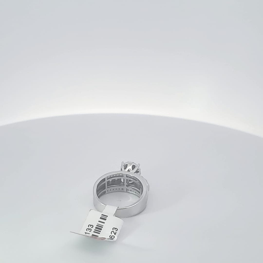 Round Female Ring -Sterling Silver 925 with Natural Diamond